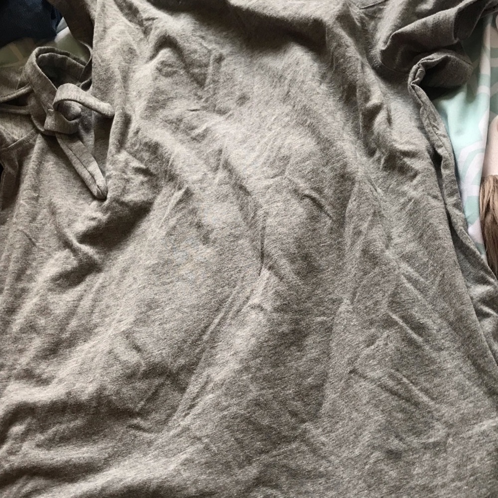 Cold shoulder tee - Picture 2 of 3